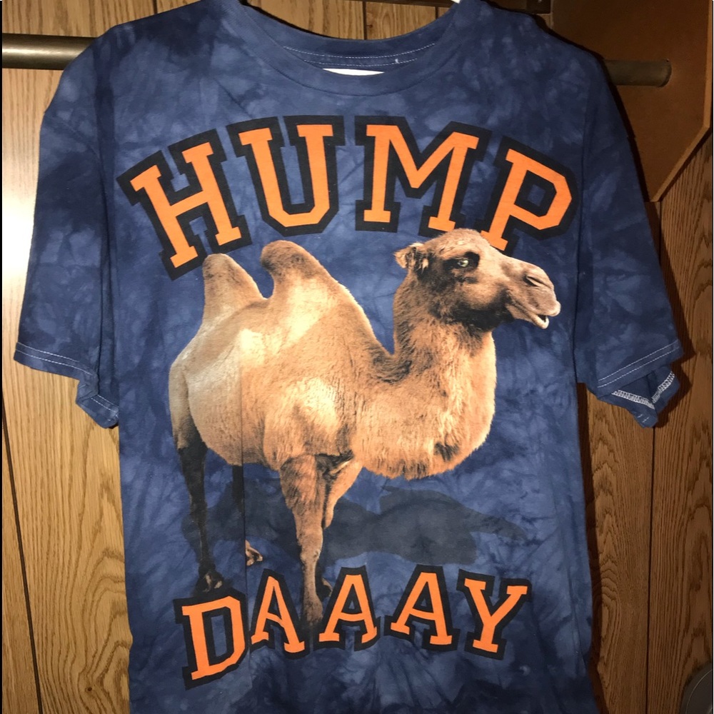 HUMP DAY tshirt    Size Large